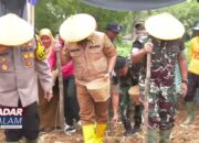 KINERJA DPRD LAMTENG – Kadek Joko Minta Petani Tak Hanya Andalkan Pupuk Kimia