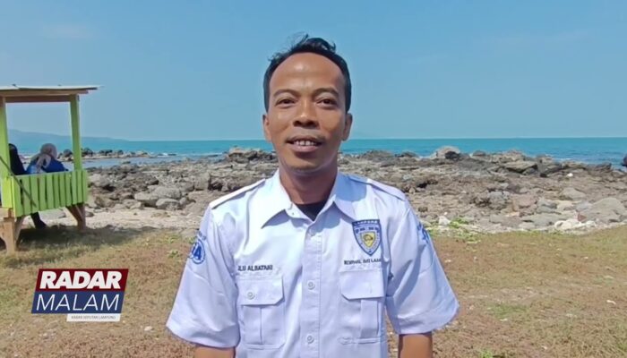 Ratusan Relawan Lakukan Bersih Pantai