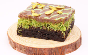 Pistachio Kunafa Brownies, Kreasi Kue Cokelat dengan Sensasi Renyah dan Lumer