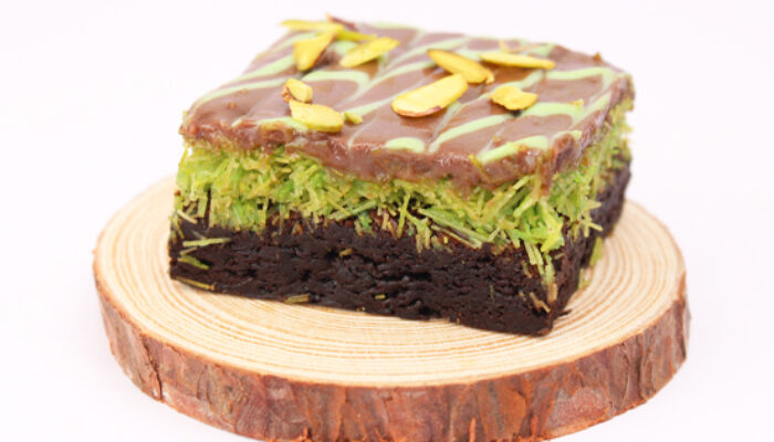 Pistachio Kunafa Brownies, Kreasi Kue Cokelat dengan Sensasi Renyah dan Lumer