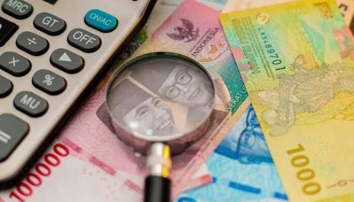 Rupiah Terancam Melemah di Tengah Kenaikan Harga Minyak dan Pangan