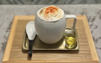Ramen Mirip Cappuccino Viral di Tokyo, Topping-nya Busa Lembut